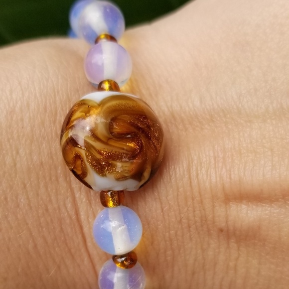 Beaded bracelet with crystal center bead - Picture 2 of 3